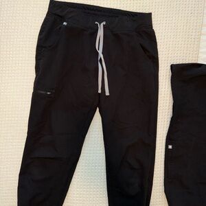 FIGS high waisted Zamora jogger scrub pants, size medium, gently worn, black